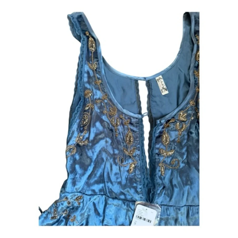 NWT Free People Intimatley Blue Eyes Velvet
Romper size Small - Picture 5 of 11